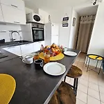 Bel Climatisé Vu Sur L'étang Appartement